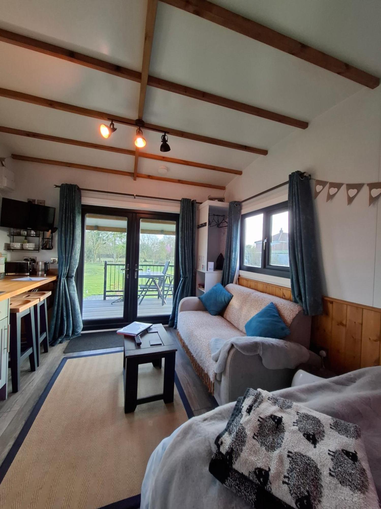 Peppercorn Pod At Beck House Glamping Hotel Salmonby Exterior foto